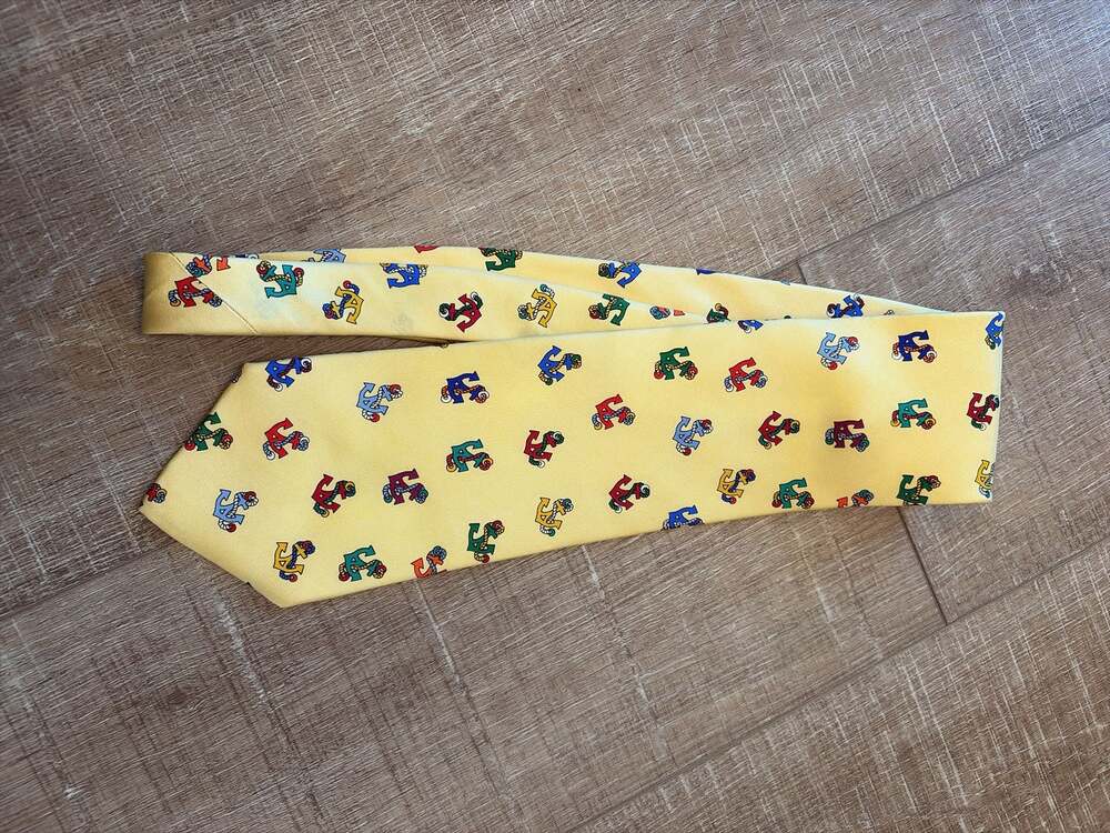 Alynn Neckwear Anchors Aweigh Men's Silk Necktie Yellow Nautical Pattern